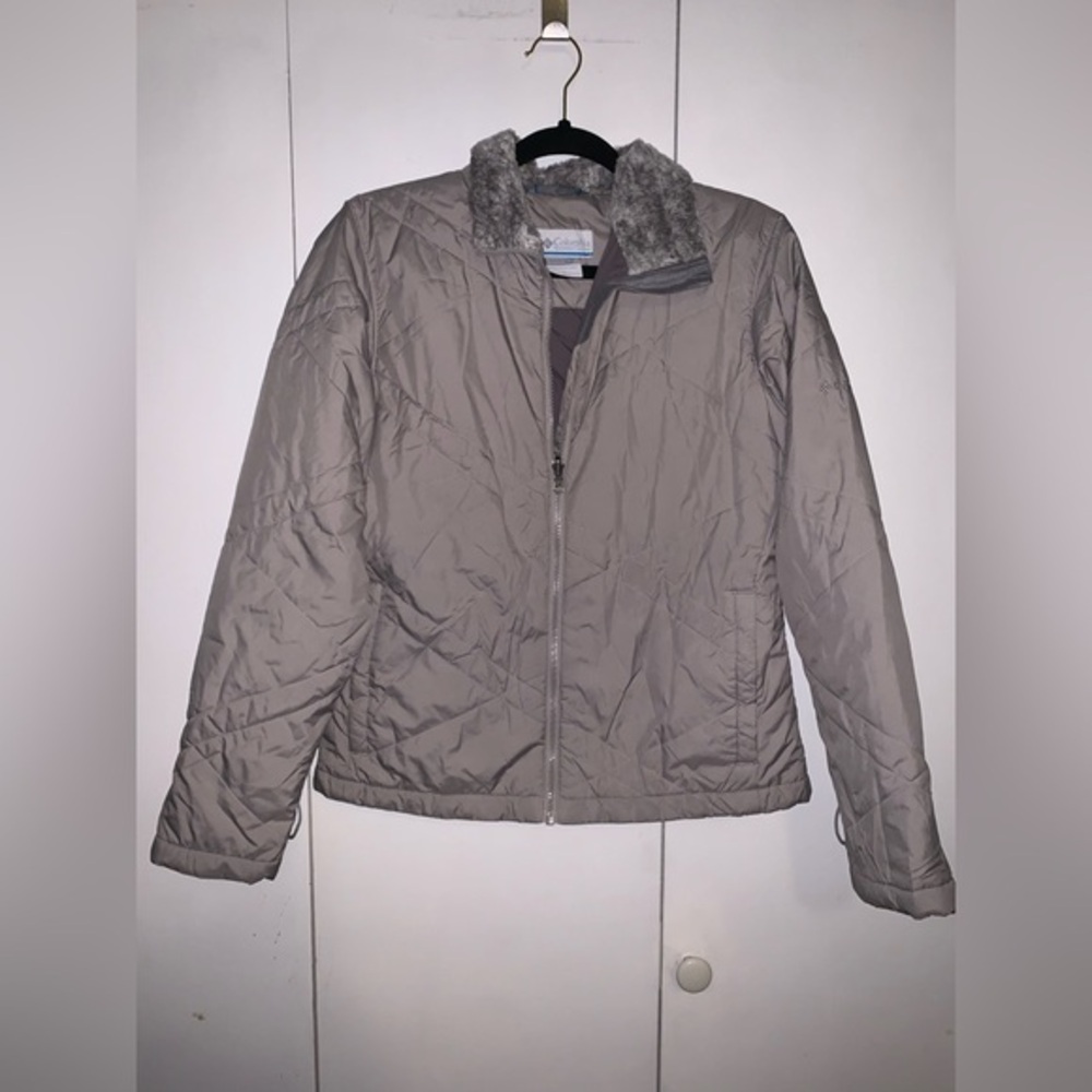 Columbia women’s jacket— medium